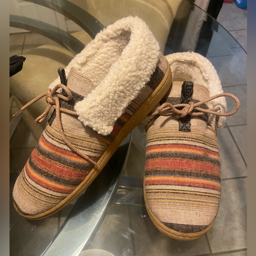 Pendleton Slippers Women’s size 9 loafers slip ons soft fur lined stripes